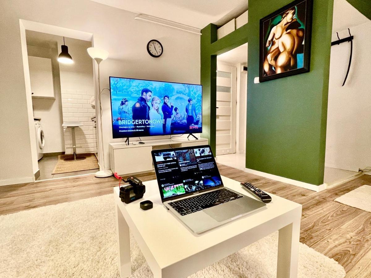 Holiday Metro Fast Wifi Tv'70 Netflix Hbo Appletv Βαρσοβία Εξωτερικό φωτογραφία