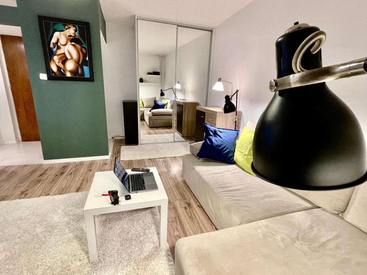 Holiday Metro Fast Wifi Tv'70 Netflix Hbo Appletv Βαρσοβία Εξωτερικό φωτογραφία